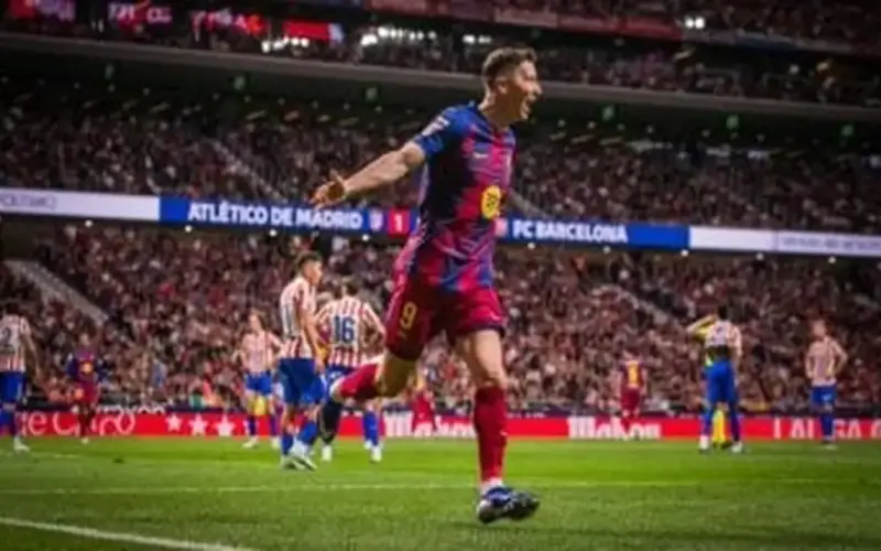 برشلونة يخطف فوزًا مثيرًا من أتلتيكو مدريد ويعزز صدارة الليغا.. فيديو